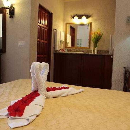 Las Sirenas Hotel And Condos 웨스트 베이 외부 사진