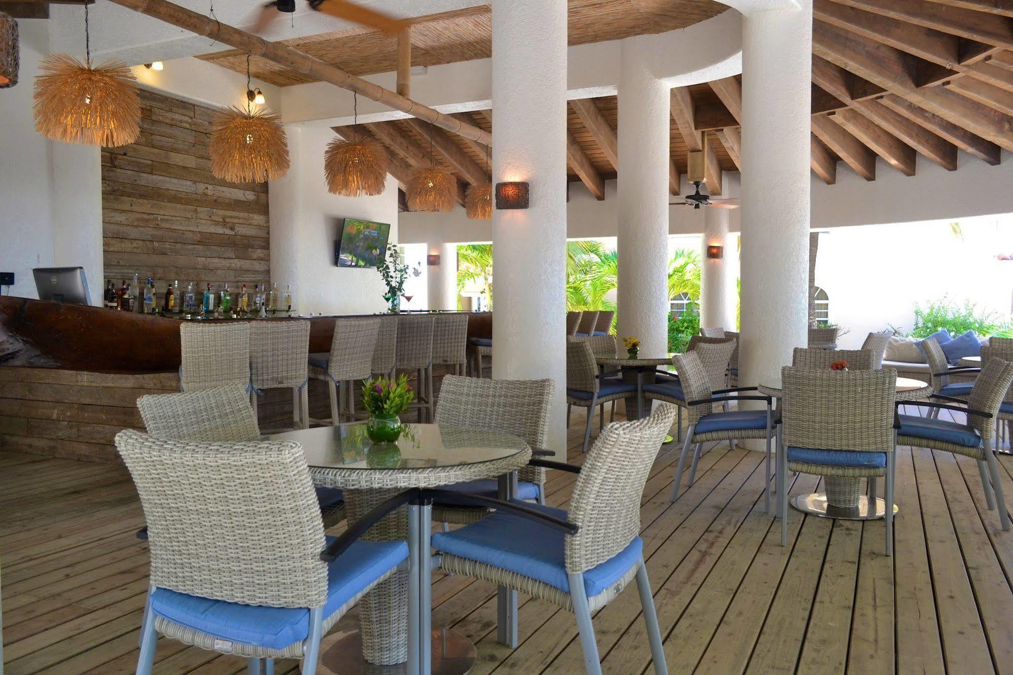 Las Sirenas Hotel And Condos 웨스트 베이 외부 사진